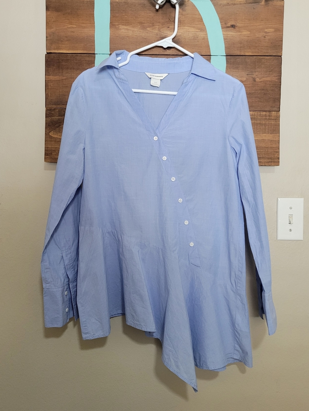 Club Monaco Light Blue Asymmetric Button-Down Lighweight Long Sleeve Shirt L